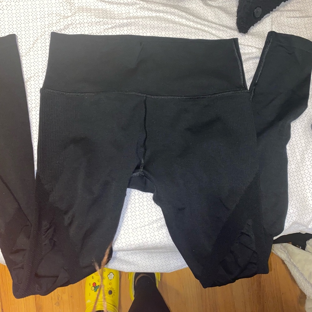 Alphalete aero leggings in black - Picture 2 of 3